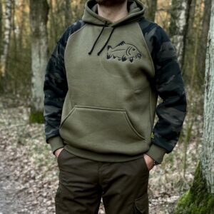 Bluza z rękawami moro i motywem karpia