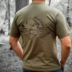 T-shirt z haftem karpia
