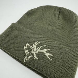 Czapki zimowe z haftem jelenia - różne kolory motywu jelenia