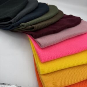 Stwórz własną czapkę z wybranym haftem i kolorem!