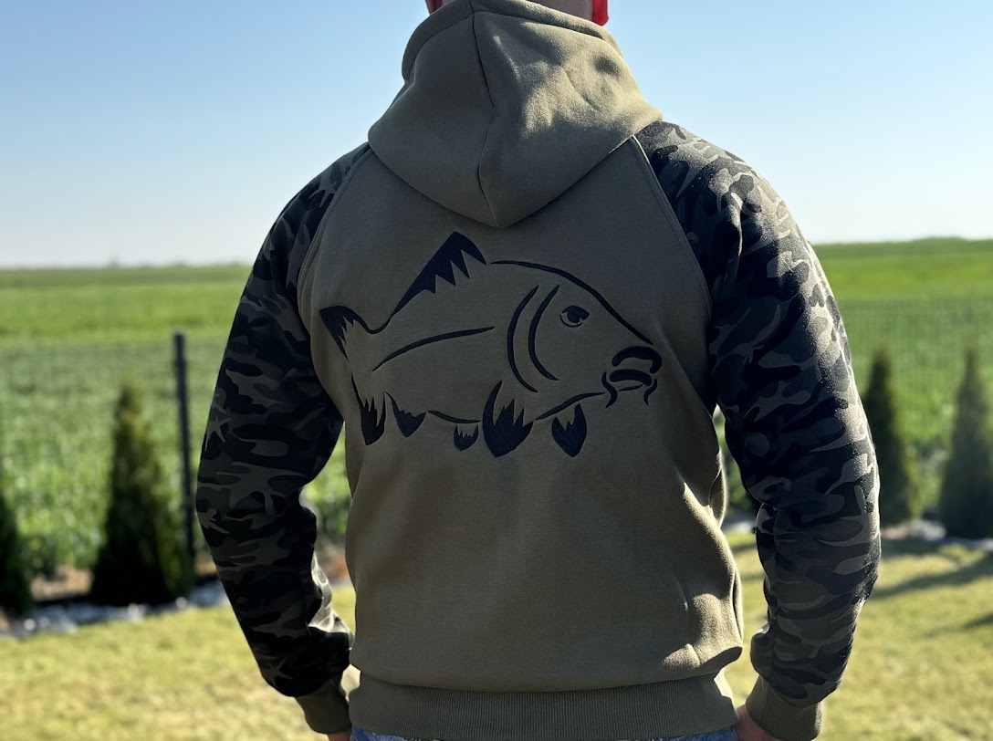 Bluza rozpinana z karpiem i rękawami moro - obrazek 2